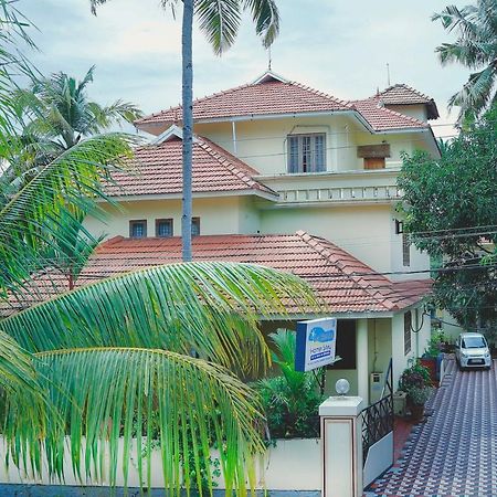 La Exotica Hotel Varkala Bagian luar foto
