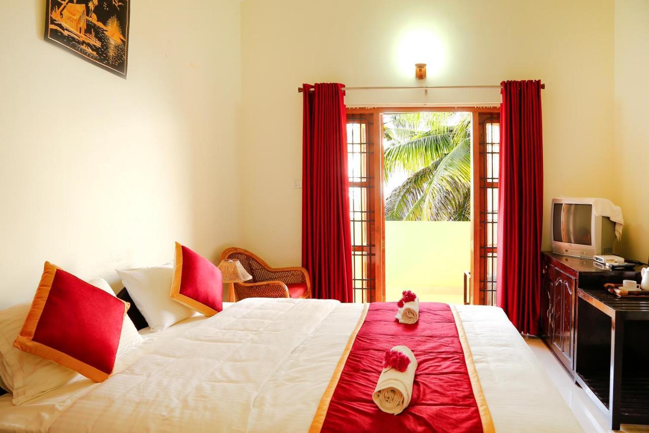 La Exotica Hotel Varkala Bagian luar foto