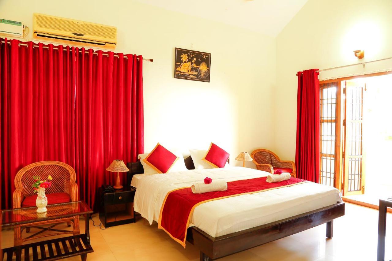 La Exotica Hotel Varkala Bagian luar foto