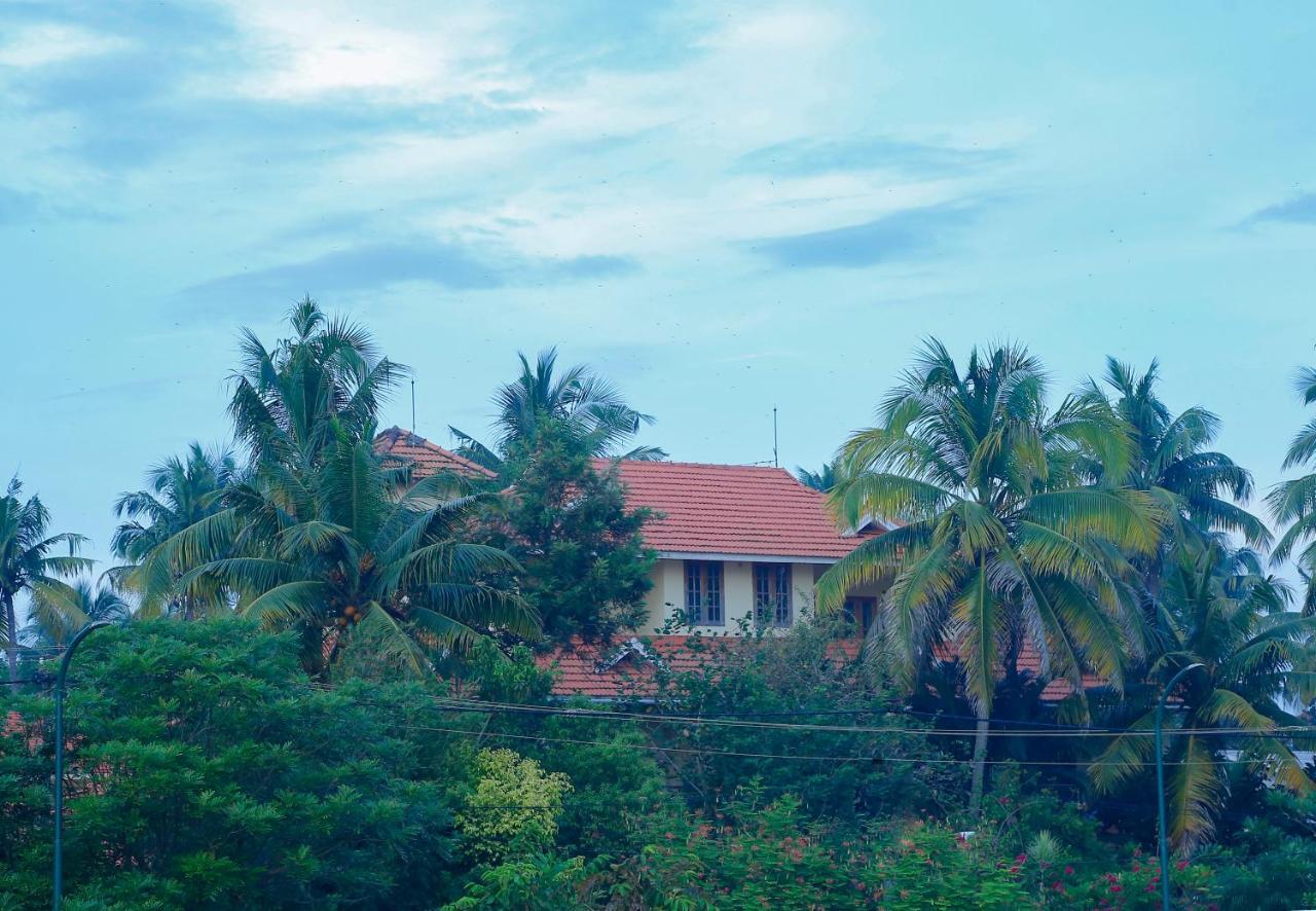 La Exotica Hotel Varkala Bagian luar foto