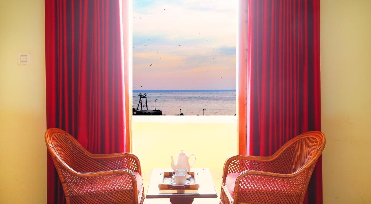 La Exotica Hotel Varkala Bagian luar foto