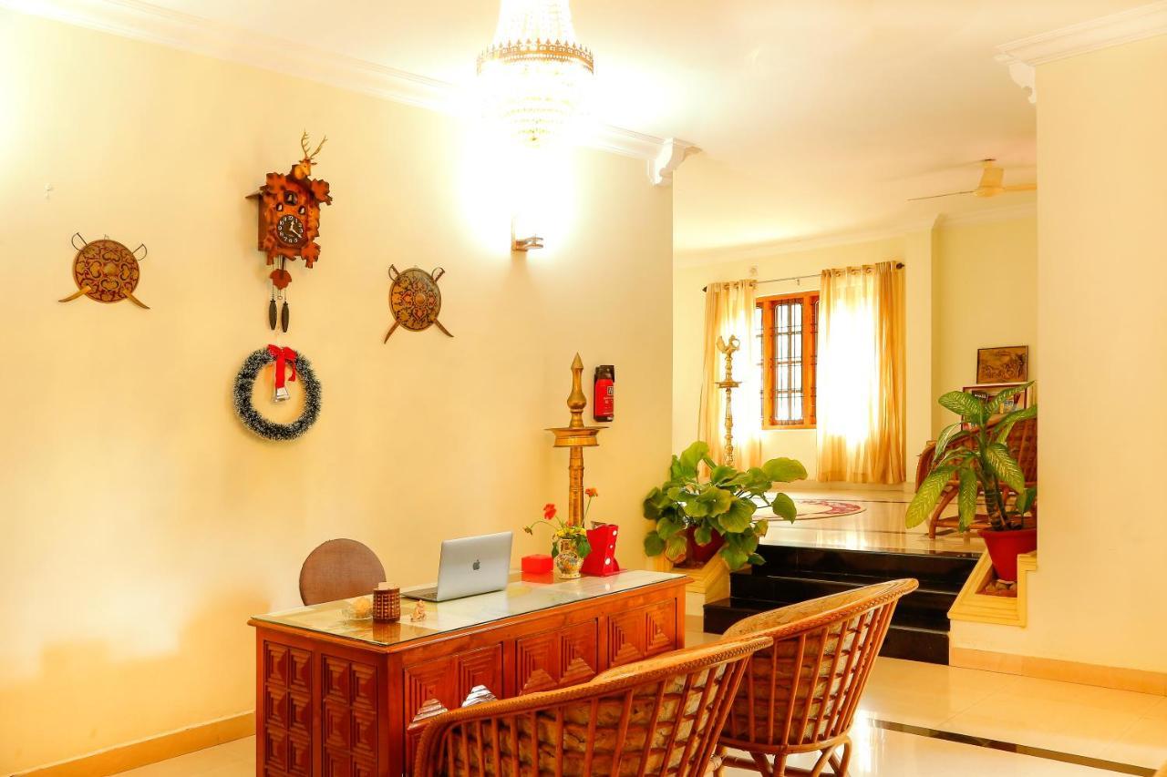 La Exotica Hotel Varkala Bagian luar foto