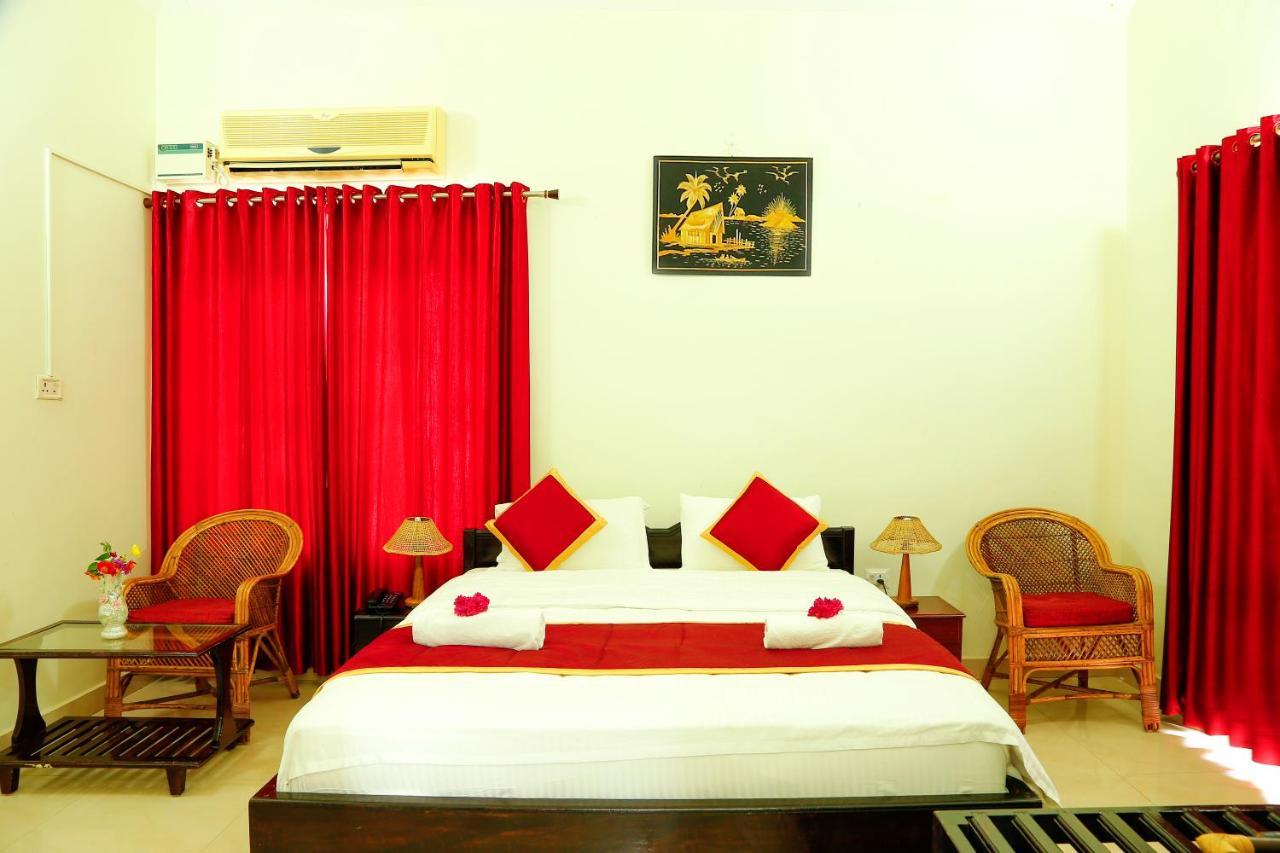 La Exotica Hotel Varkala Bagian luar foto
