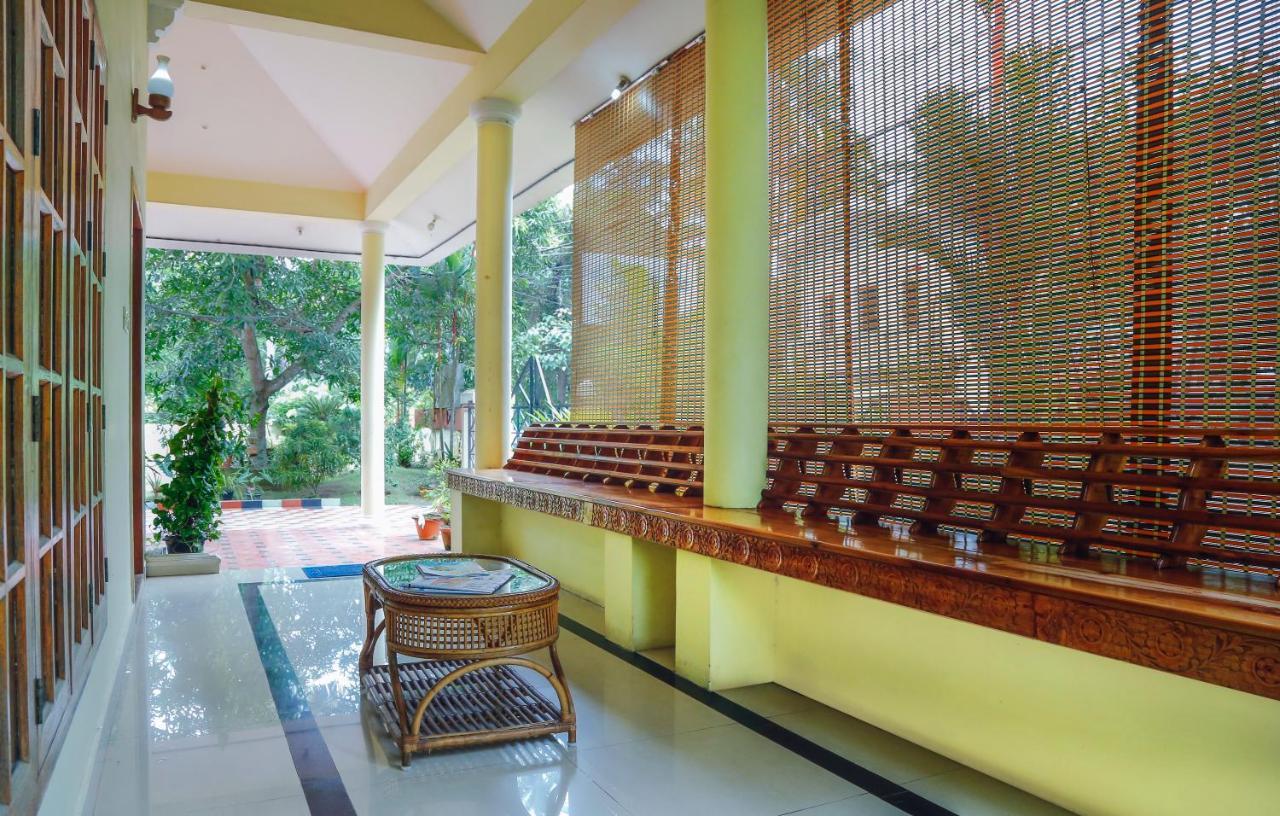 La Exotica Hotel Varkala Bagian luar foto