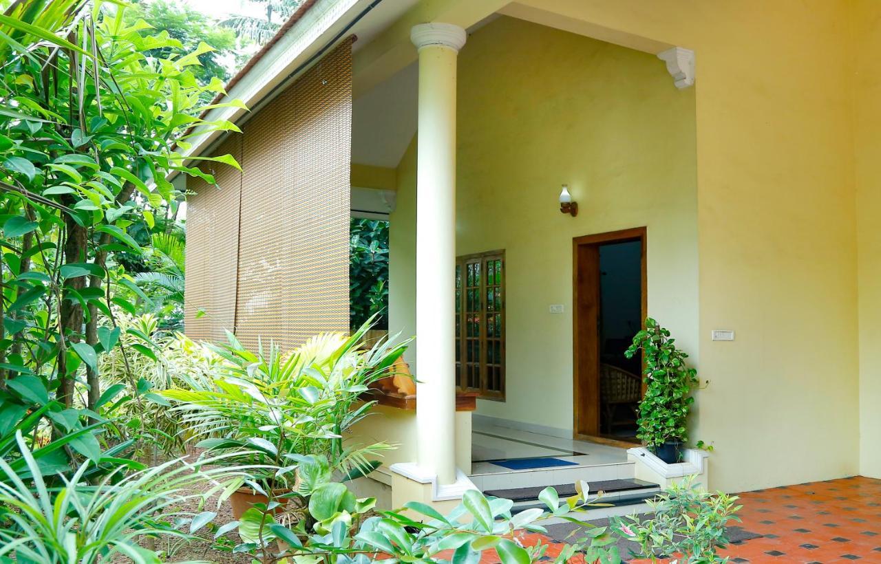 La Exotica Hotel Varkala Bagian luar foto