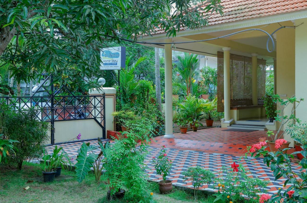 La Exotica Hotel Varkala Bagian luar foto