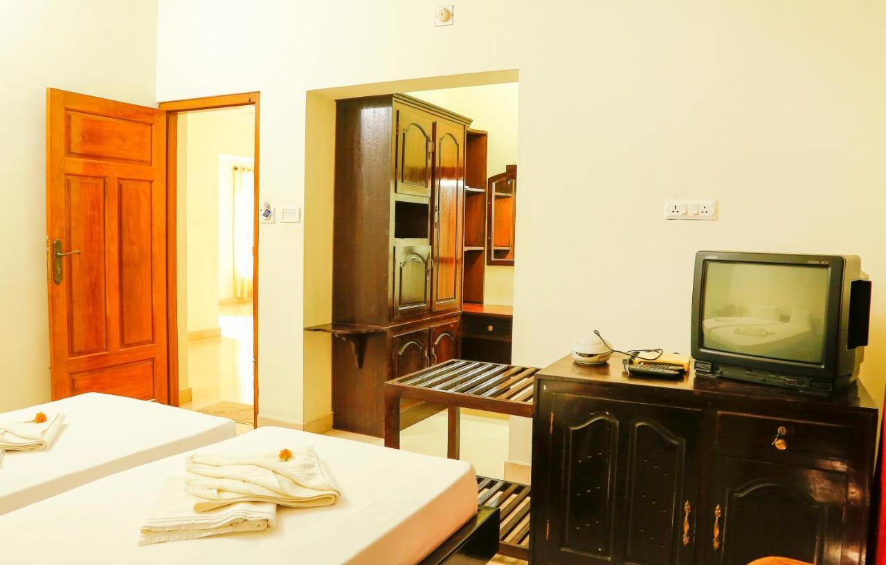 La Exotica Hotel Varkala Bagian luar foto