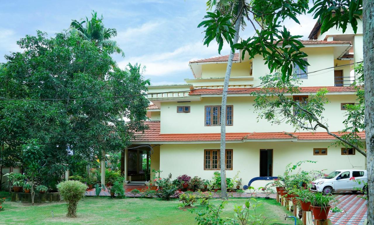 La Exotica Hotel Varkala Bagian luar foto