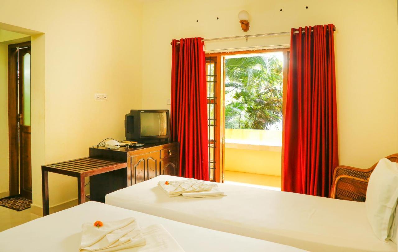 La Exotica Hotel Varkala Bagian luar foto