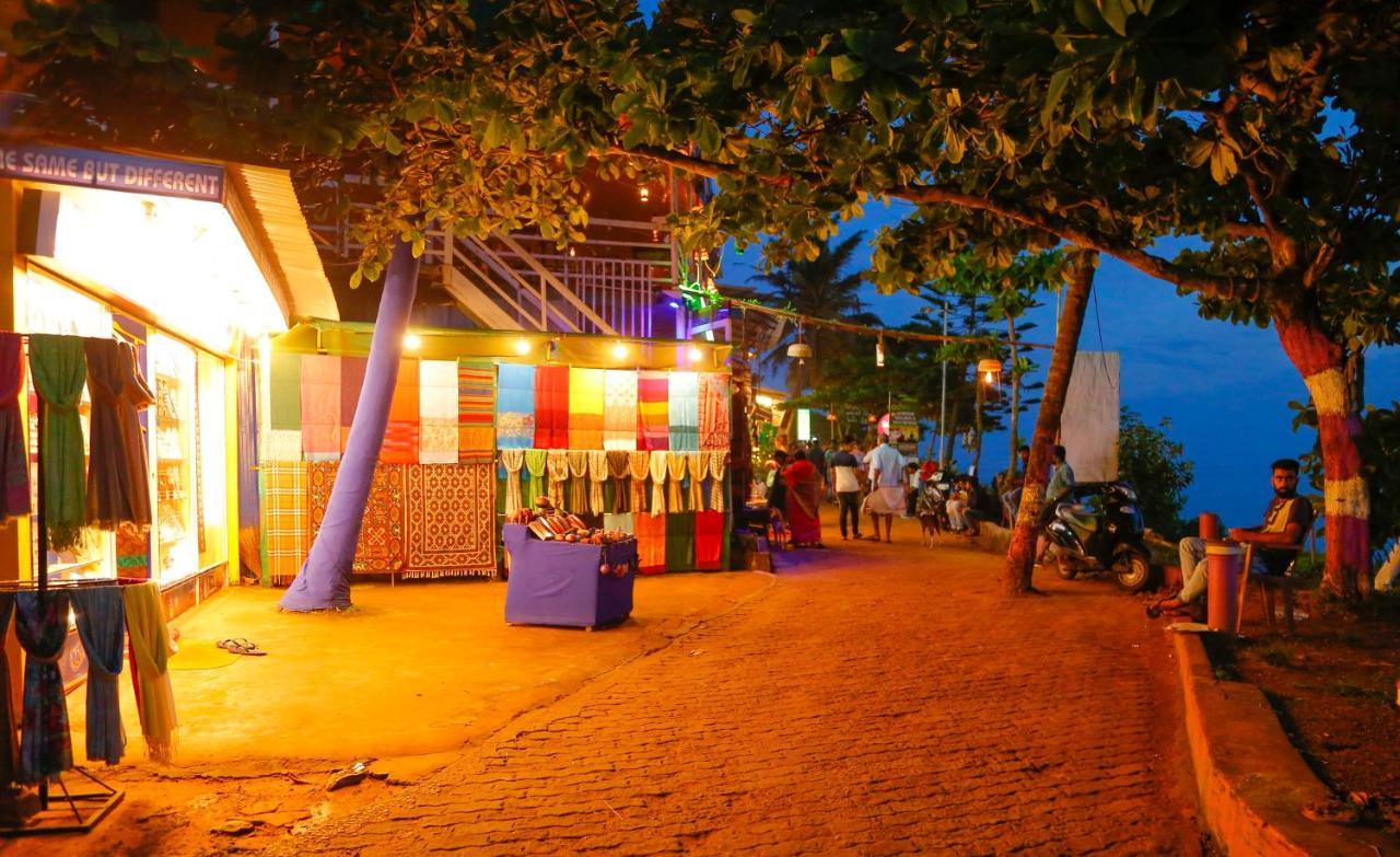 La Exotica Hotel Varkala Bagian luar foto
