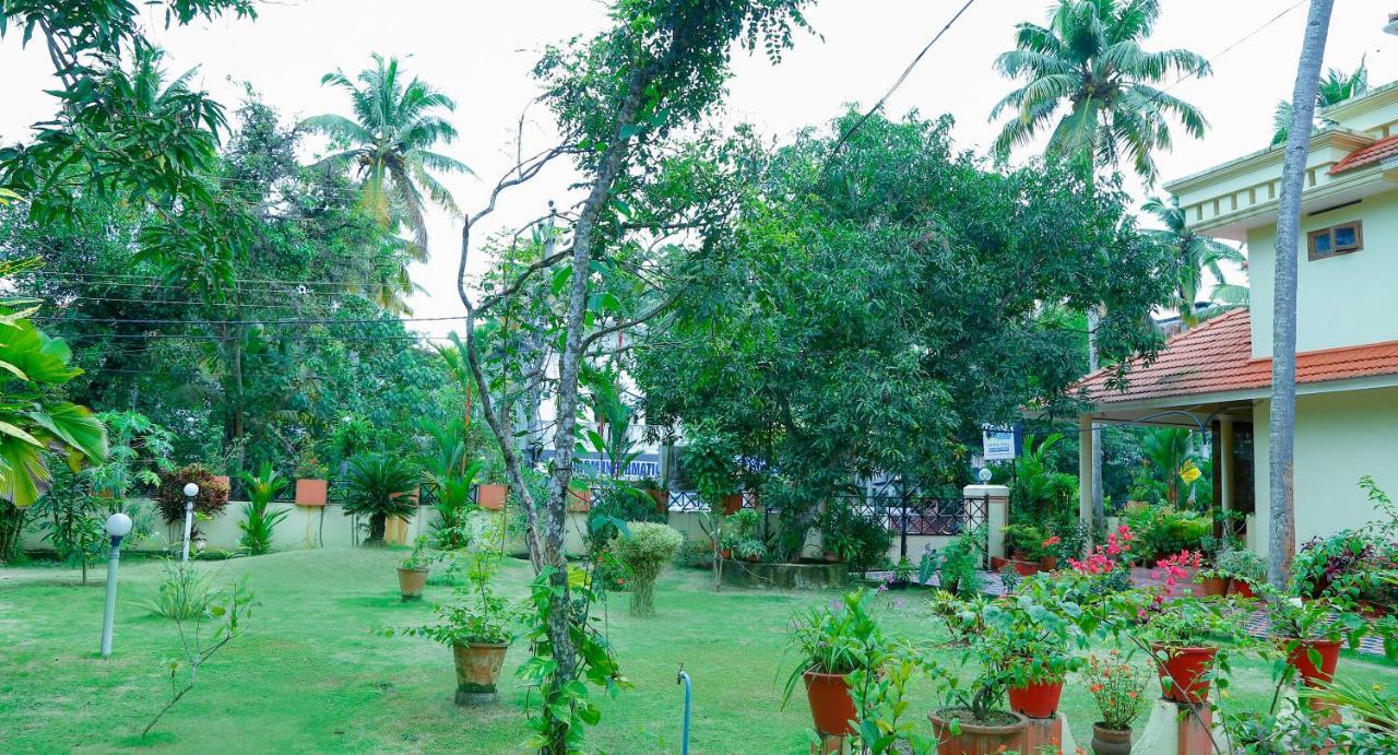 La Exotica Hotel Varkala Bagian luar foto