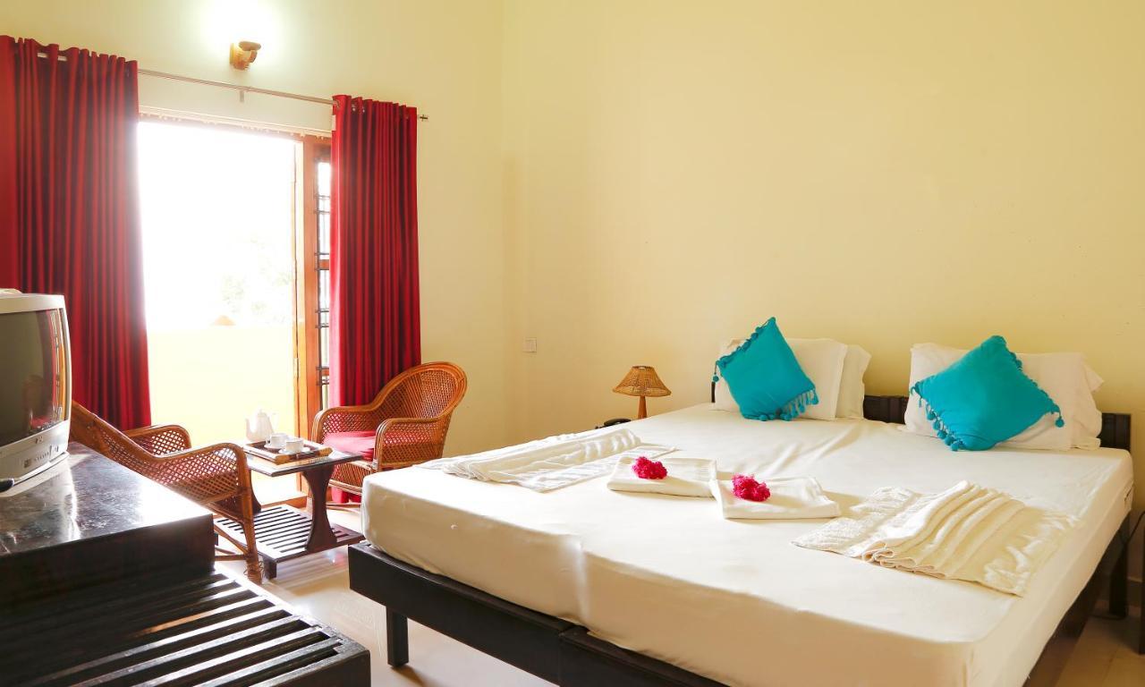 La Exotica Hotel Varkala Bagian luar foto