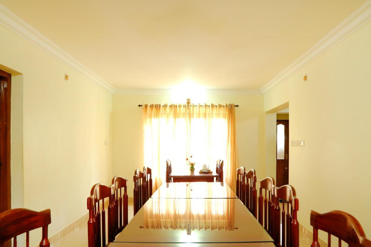 La Exotica Hotel Varkala Bagian luar foto