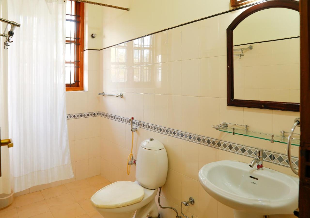 La Exotica Hotel Varkala Bagian luar foto