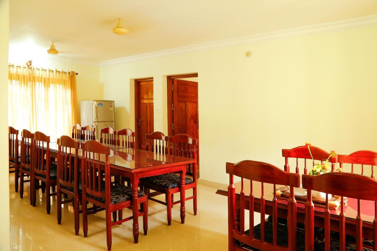 La Exotica Hotel Varkala Bagian luar foto
